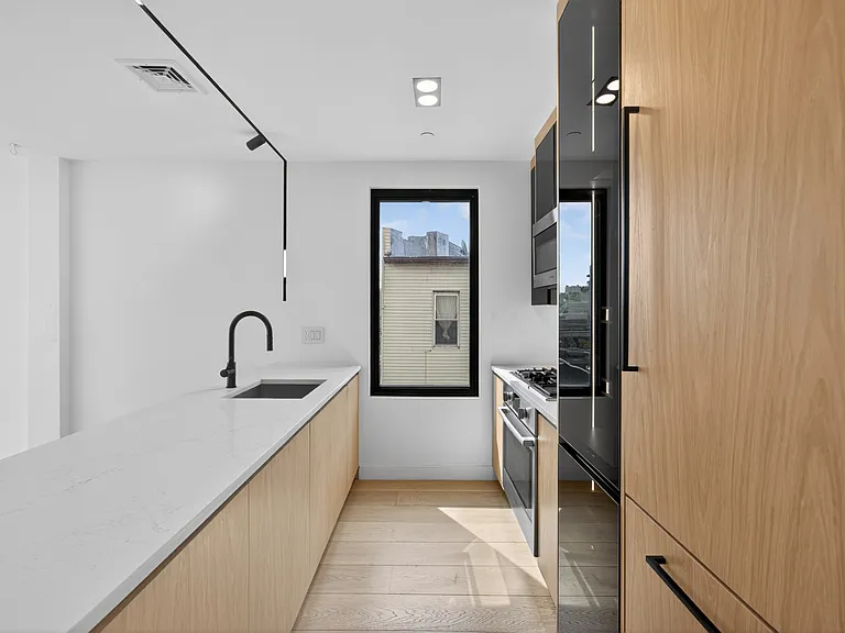 61 N Henry St #3 — Photo 5