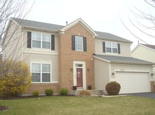 4931 Highwood Ln, Lake In The Hills, IL 60156