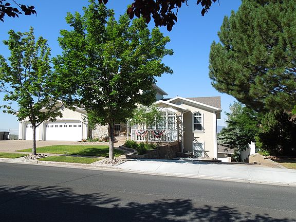 3rd image of 985 N Nob Hill Dr