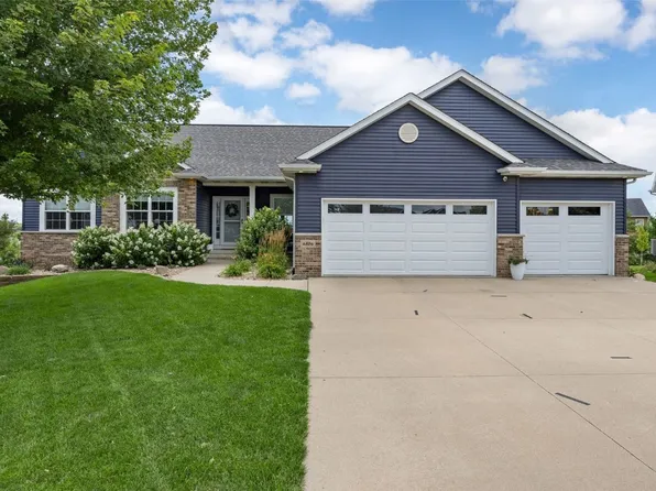 6806 Blue Stone Ct NW, Cedar Rapids, IA 52405