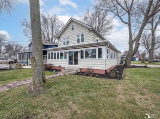 12277 Lakeshore Dr, La Salle, MI 48145