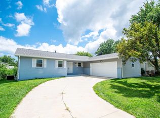 3902 N Rochelle Ln, Peoria, IL 61615