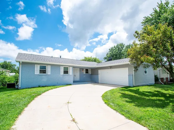 3902 N Rochelle Ln, Peoria, IL 61615