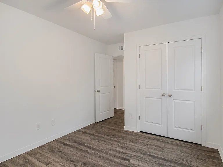 Greendale Apartments — Photo 11