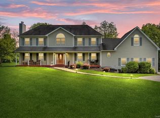 151 Beach Rd, Poughquag, NY 12570