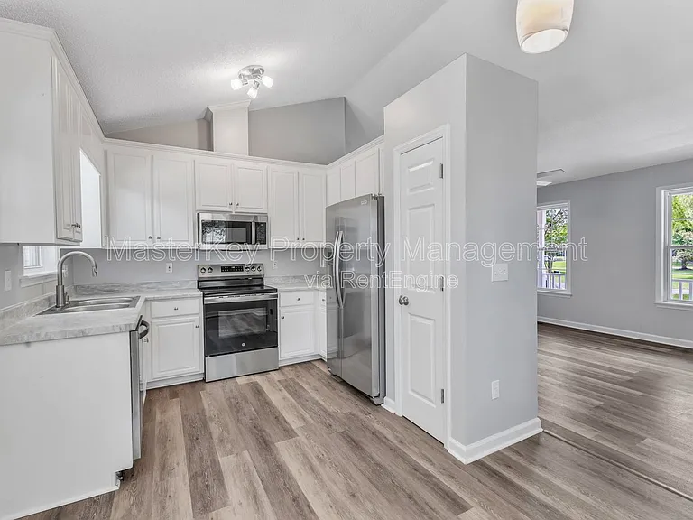 715 Proctor St — Photo 6