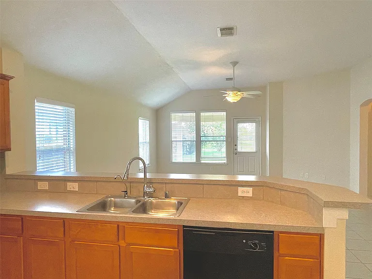 910 Pickett Hill Ln — Photo 7