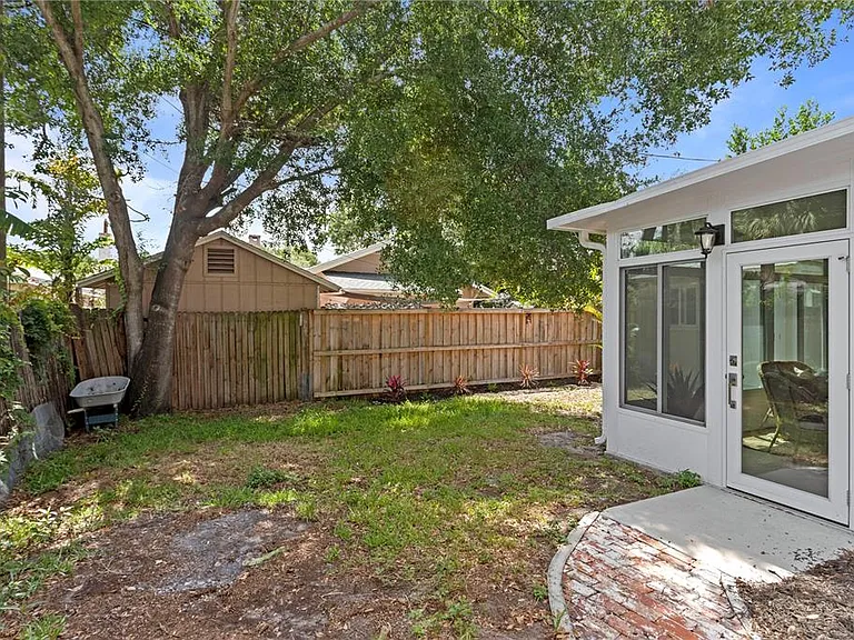 1175 Highland Ct N — Photo 24