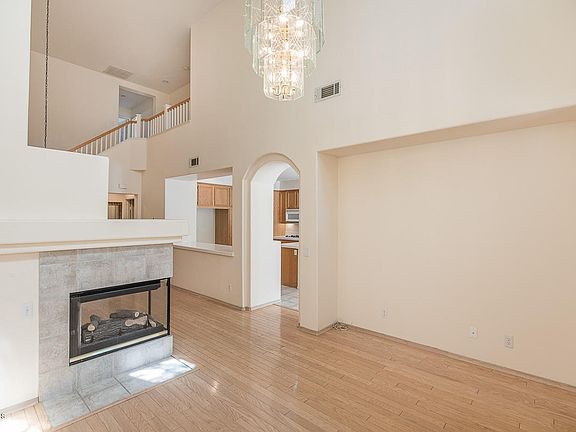 4th image of 71 Greenmeadow Dr