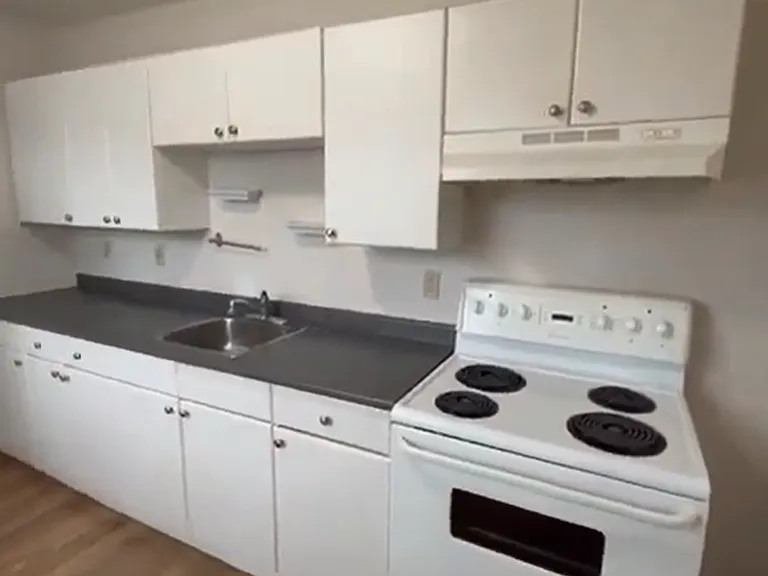 1369 Killarney Beach Rd #2 — Photo 9