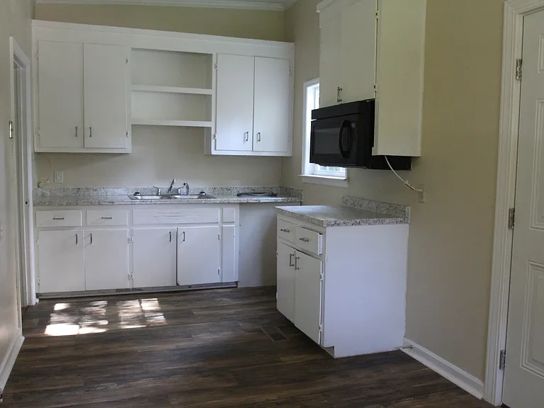 1815 W Broad Ave — Photo 2