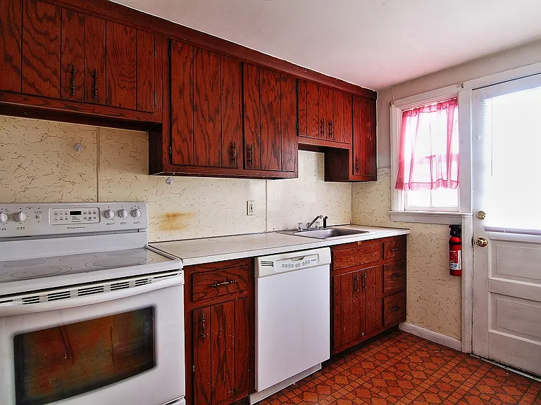 164 Sunrise Dr — Photo 4