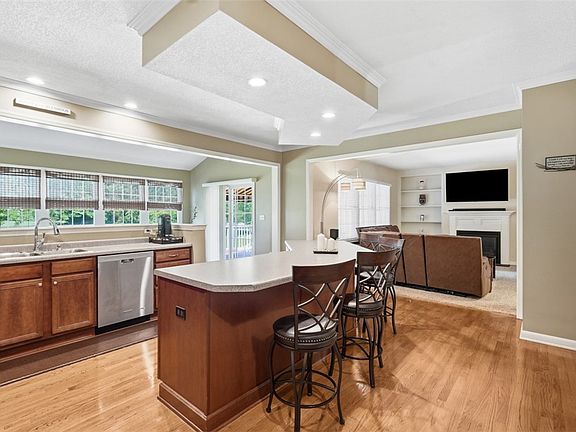 5th image of 106 Valleybrook Dr