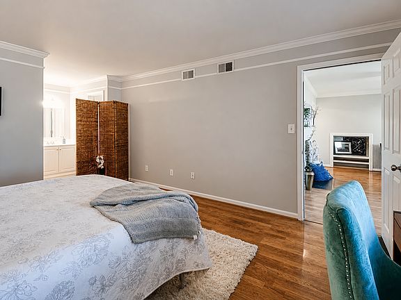 3rd image of 121 Ellington Pl