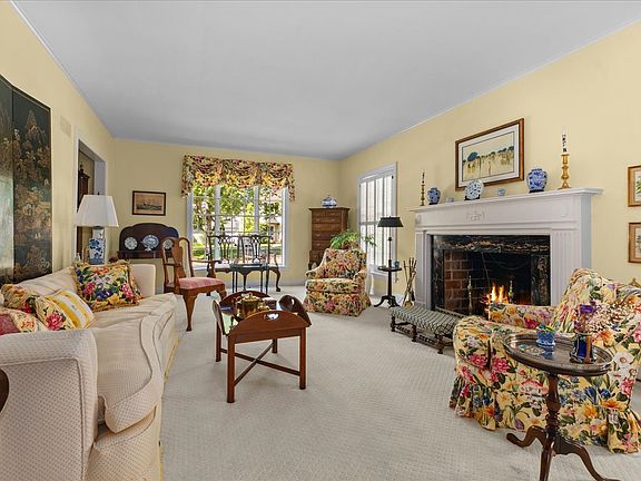 4th image of 2025 Greenwood Ave