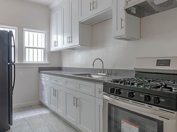 3rd image of 420 N Coronado St APT 211