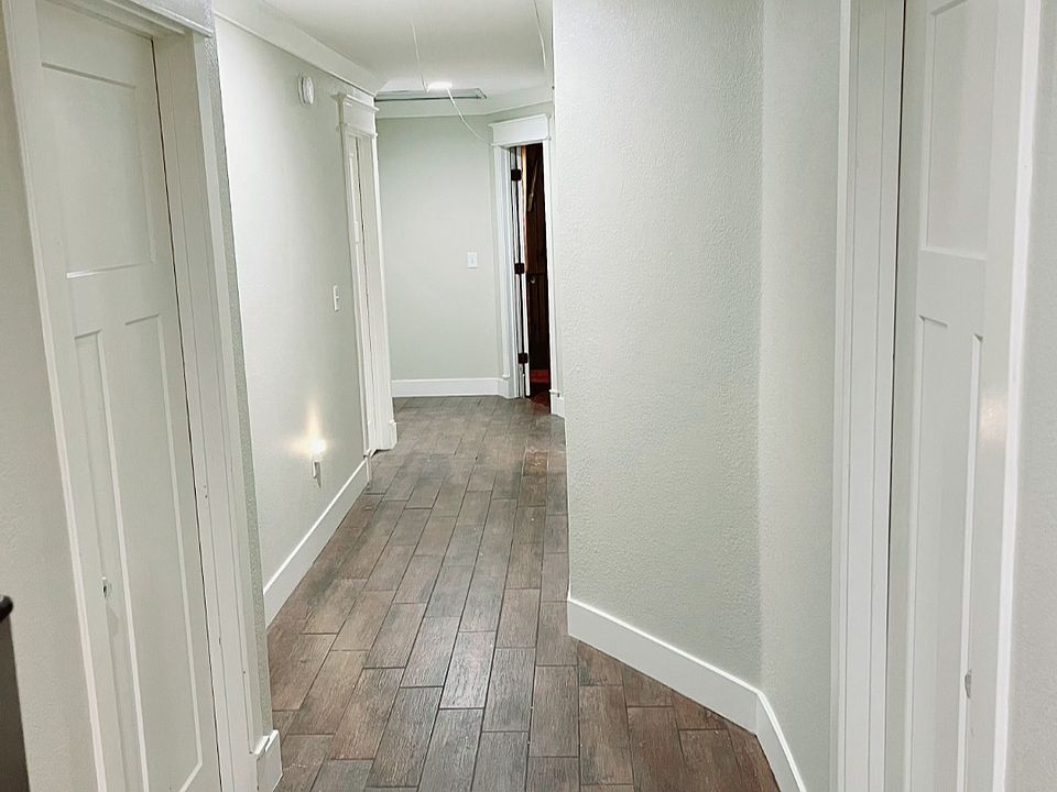 2nd image of 1107 Helen Ave
