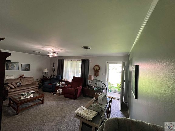 4th image of 118 E Pioneer St