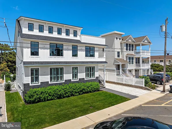 27 3rd St, Beach Haven, NJ 08008