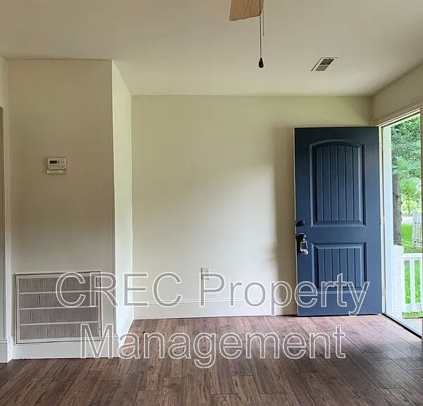 711 Locust St — Photo 5