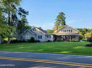 1612 Lake Shore Dr, Lake Waccamaw, NC 28450