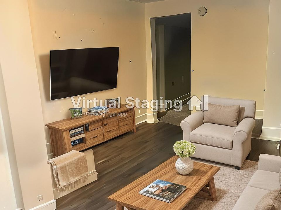 2nd image of 107-107 W Buck St