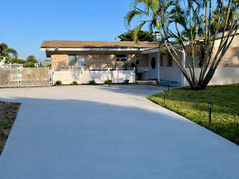 3560 Beach Dr SE — Photo 4