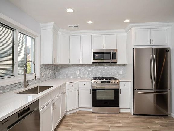 2nd image of 1-52 Washington Pl #1