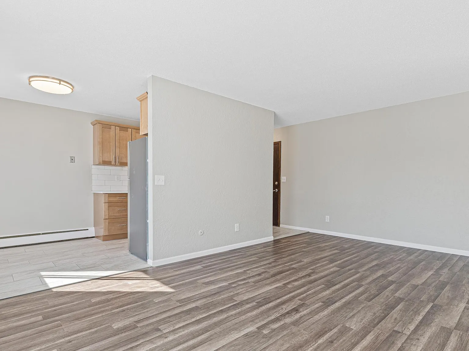 2210 Eldridge Ave E — Photo 3