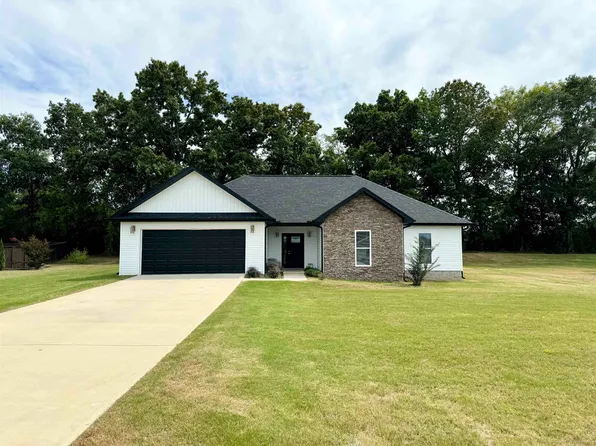 260 Skyview Cir, Muscle Shoals, AL 35661