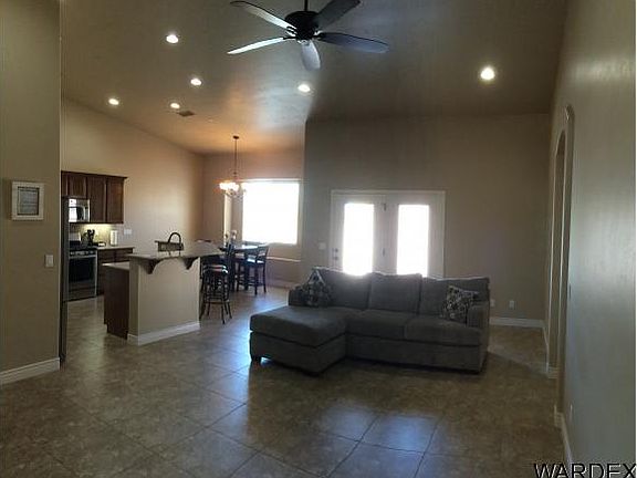 4th image of 725 Malibu Pl