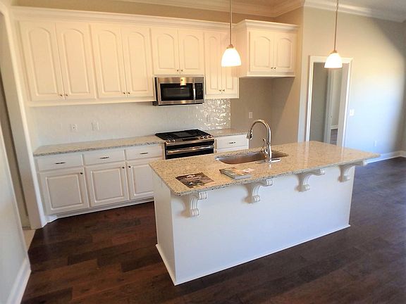 3rd image of 125 Woodscape Dr