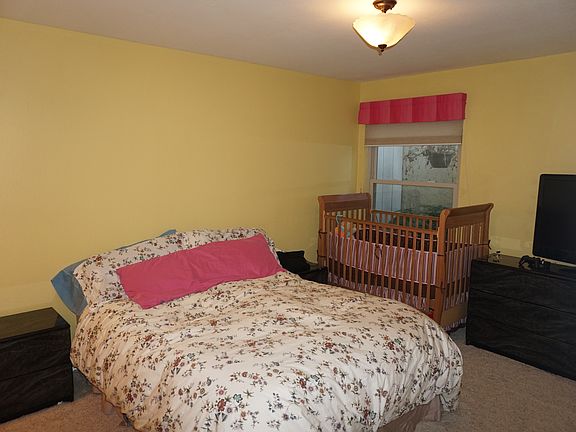3rd image of 413 Safflower Pl