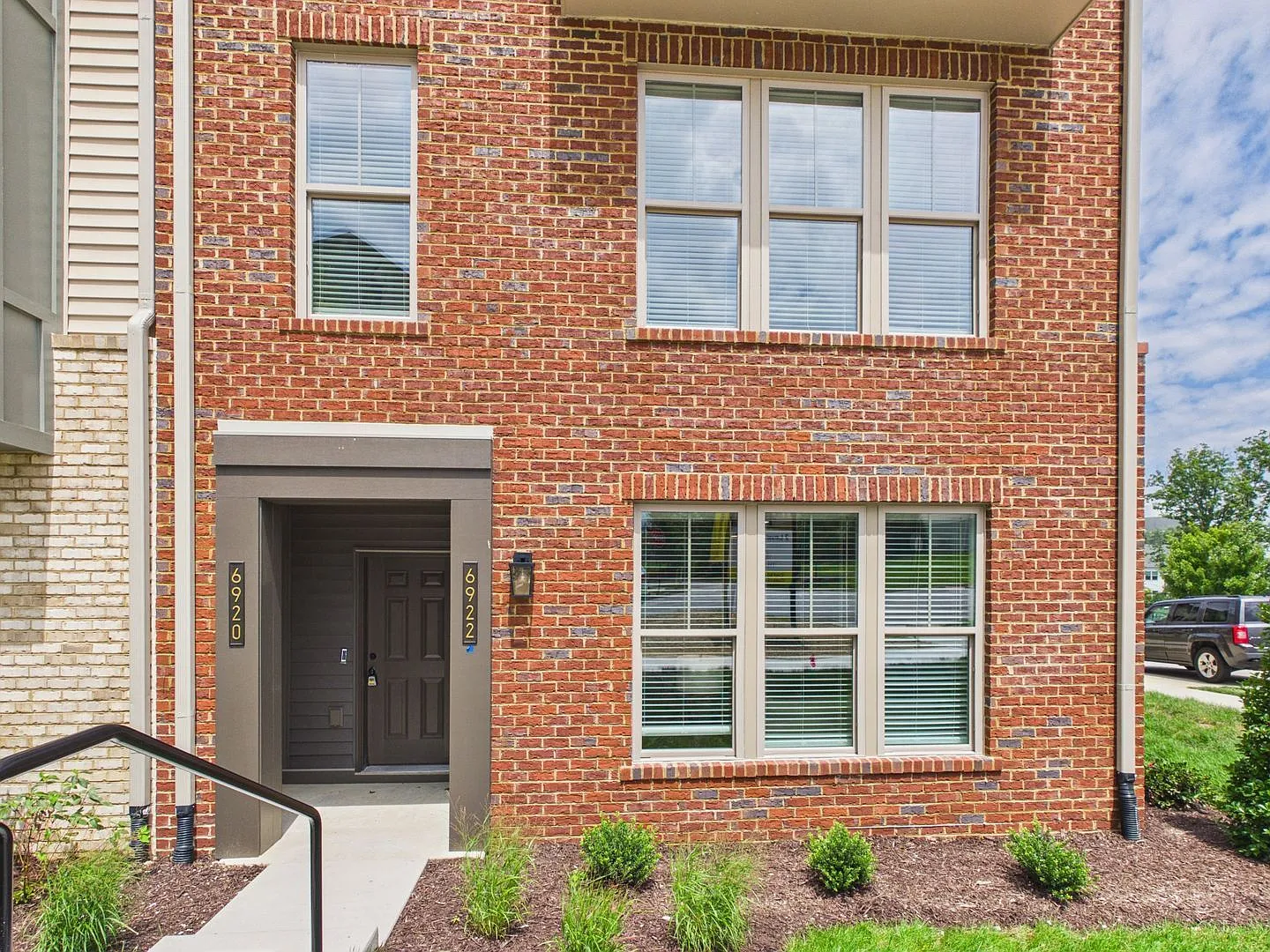 3 bed, 2.5 bath, 1563 sqft, $2,525 — Photo 1