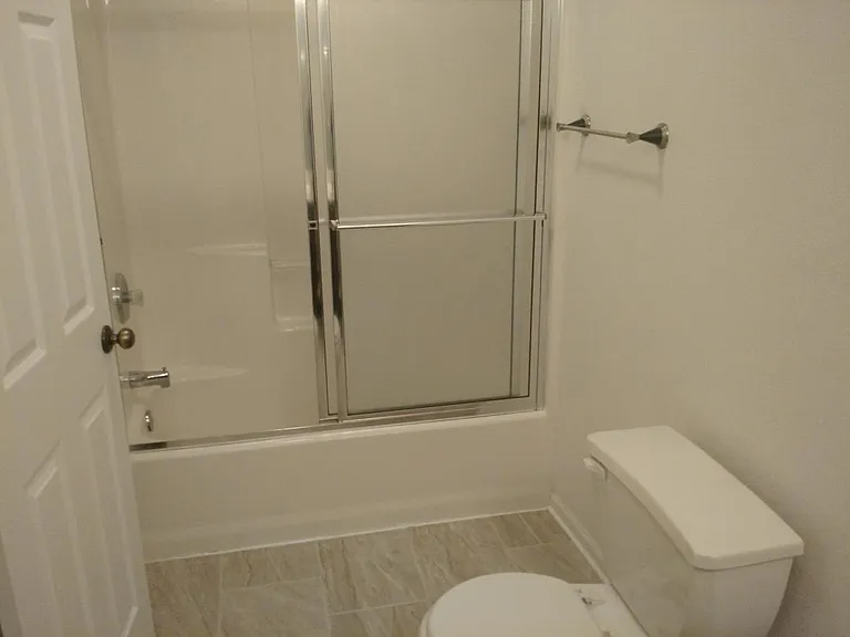 Master bath tub/shower