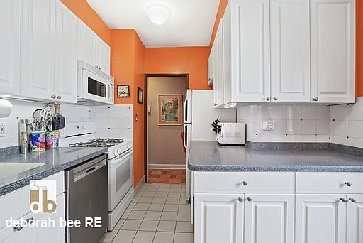 2nd image of 40 E 9th St APT 6A