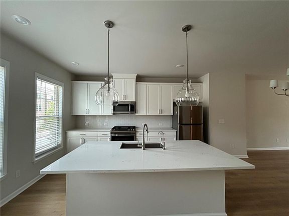 2nd image of 3715 Davis Cir