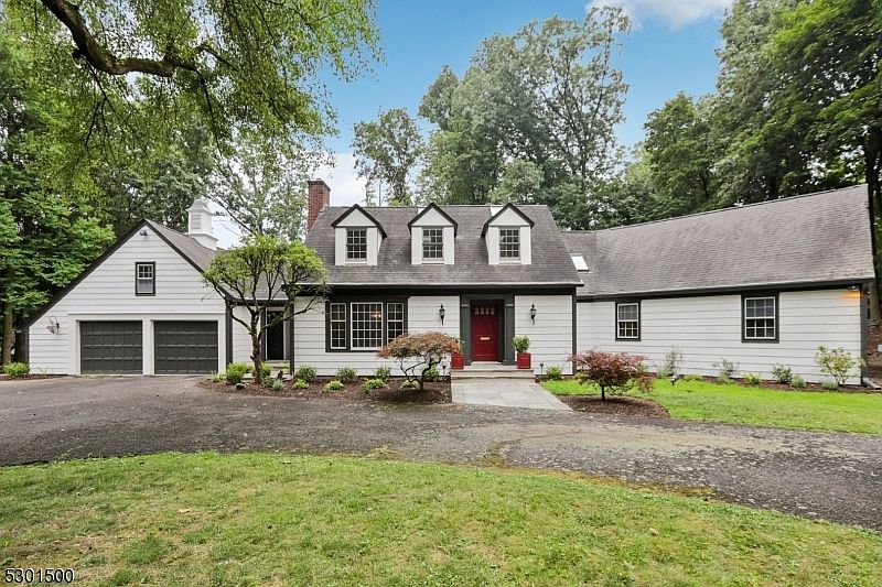 1st image of 15 Bloomfield Way