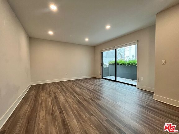 5th image of 5030 Rosewood Ave #205