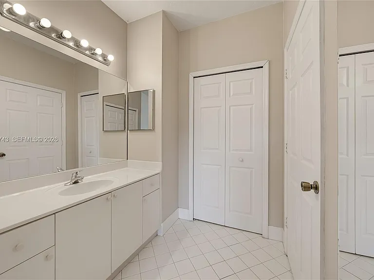 3393 NE 11th Dr — Photo 23