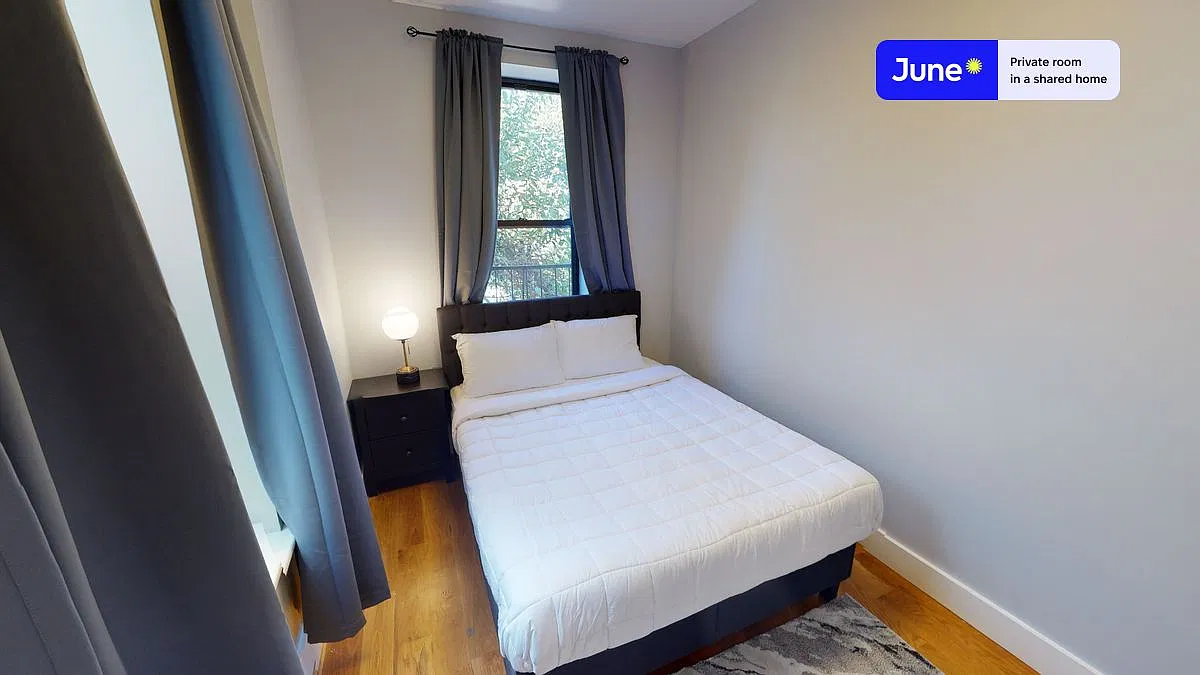 Full bedroom in 3 bed/1 bath home in Bedford-Stuyvesant #692 B — Photo 2