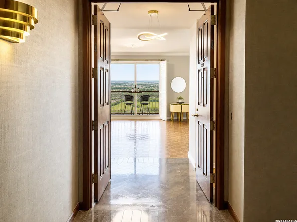 1 TOWERS PARK LN #2304, San Antonio, TX 78209