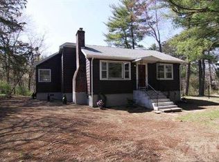42 Wildwood Ln, Saugerties, NY 12477