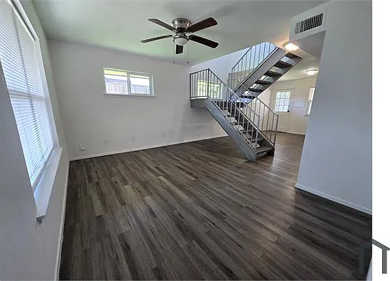 2 bed, 1220 sqft, $1,600 — Photo 2