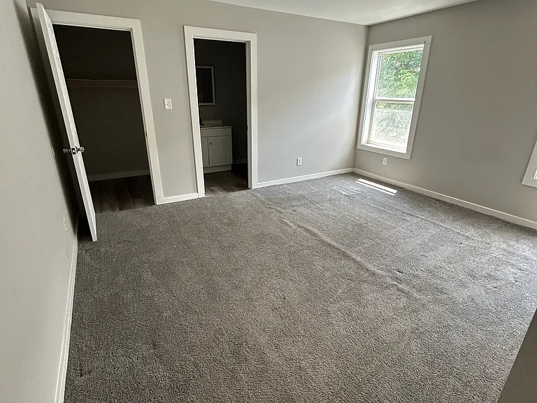 2879 N Dearborn St #2 — Photo 18