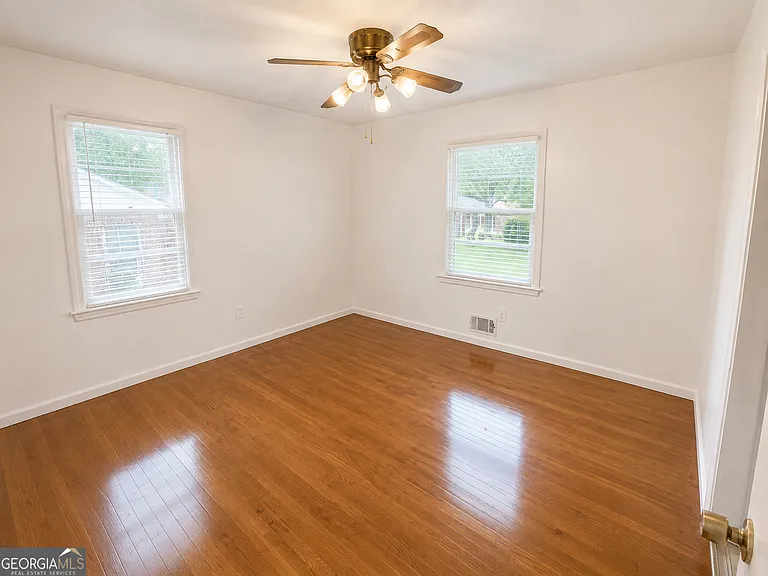 3543 Meadowview Ct — Photo 12