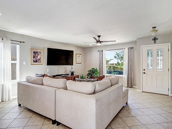 3rd image of 4608 Eric Dr NE