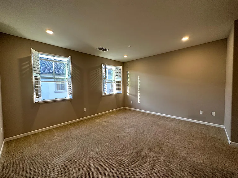 672 Barcelona Loop — Photo 14