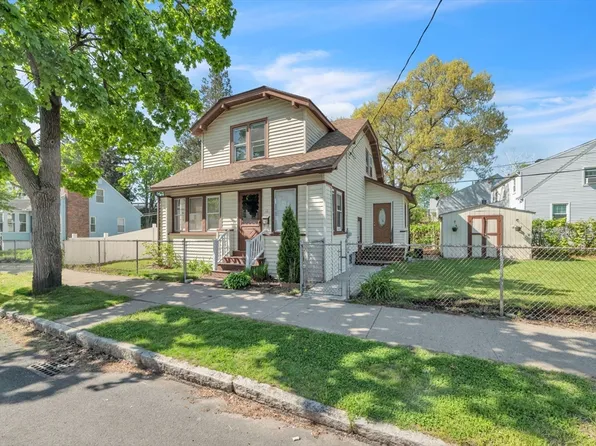 68 Parkside St, Springfield, MA 01104