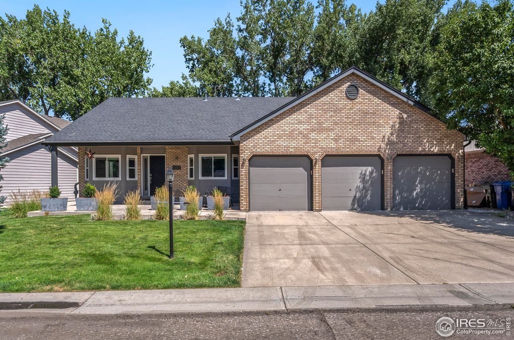 1493 Park Dr